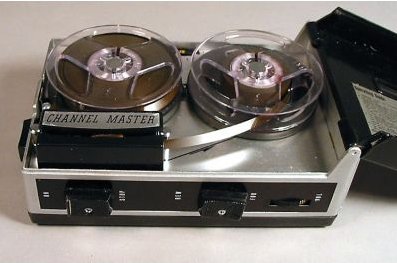 http://www.brucesallan.com/wp-content/uploads/2012/09/Channel-Master-mini-reel-to-reel-tape-recorder-klein.jpg